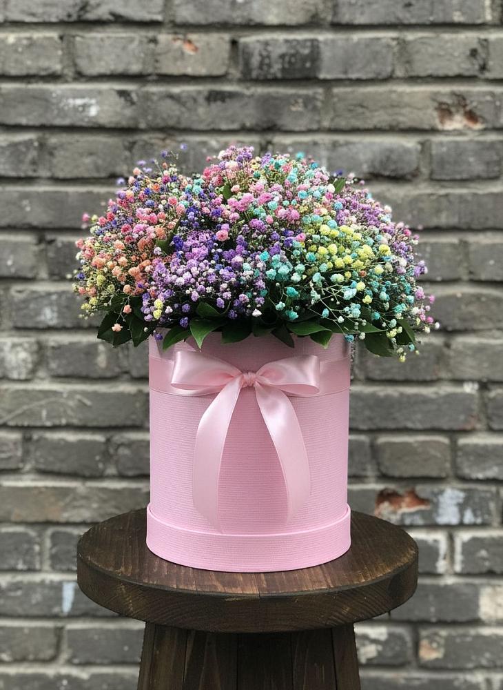Цветочная композиция из Гипсофила и Розы в шляпной коробке в Вербилках
