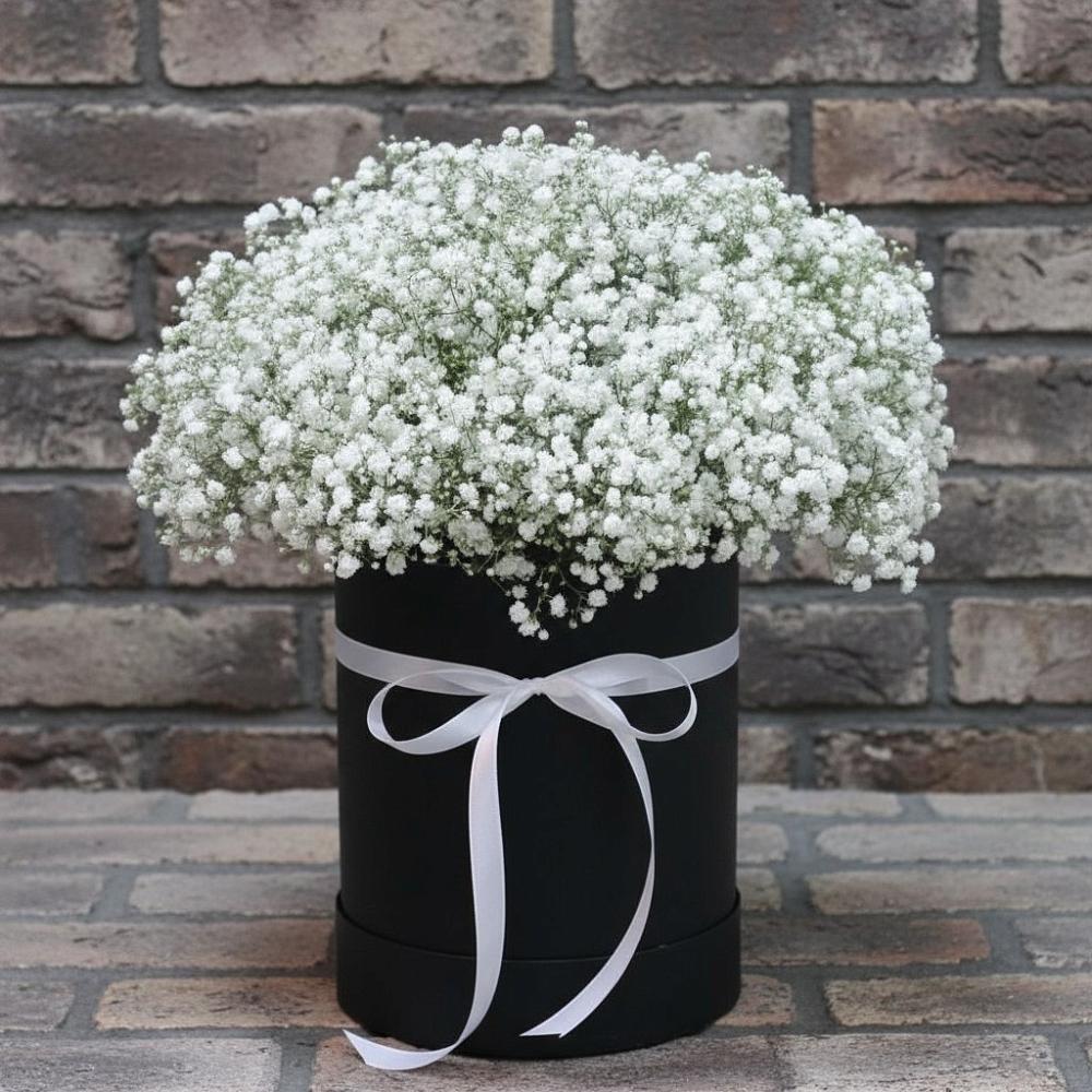 Цветочная композиция из Гипсофила в шляпной коробке в Вербилках