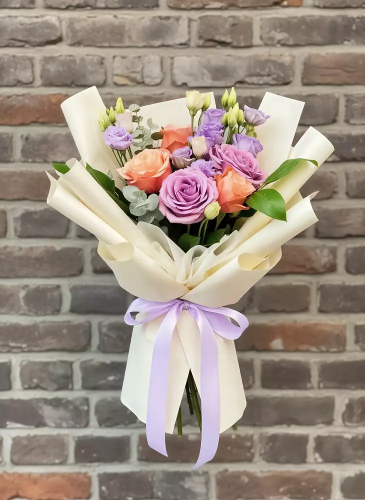 Букет цветов из: Лизиантусы и Розы в Вербилках