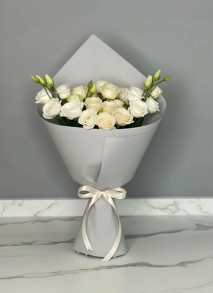 Букет цветов из: Розы и Лизиантусы в Вербилках