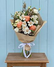 Букет цветов из:  Альстромерии, Лизиантусы, Розы и Хризантемы в Вербилках