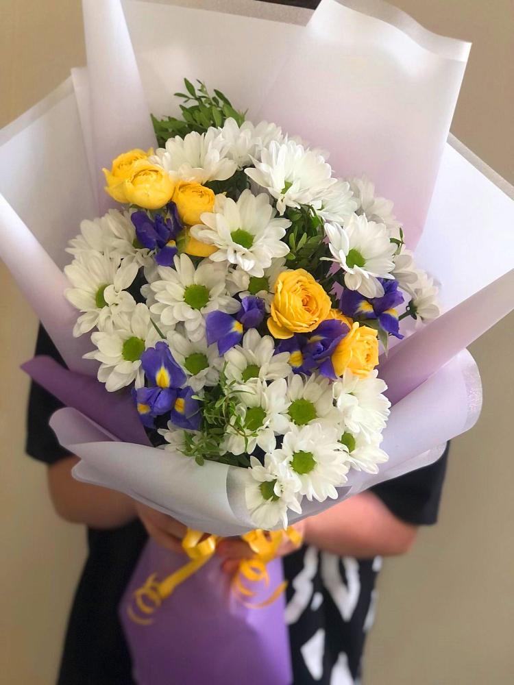 Букет цветов из: Ирисы, Хризантемы и Розы в Вербилках