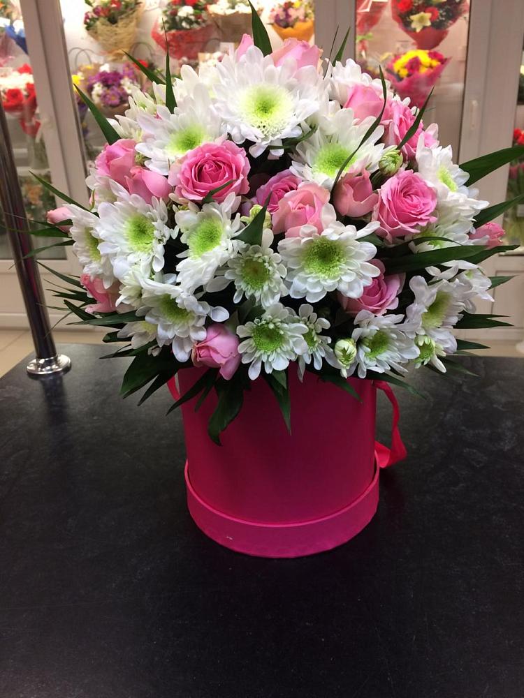 Цветочная композиция из Розы и Хризантемы в шляпной коробке в Вербилках