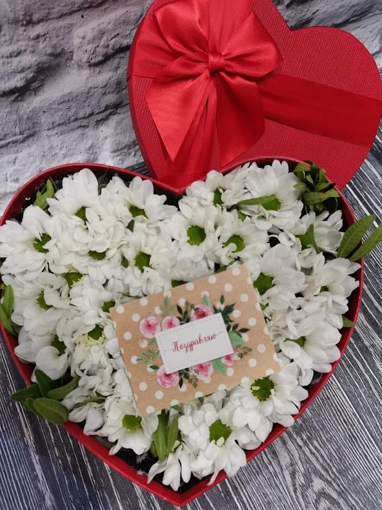 Цветочная композиция из Хризантемы в виде сердца в Вербилках